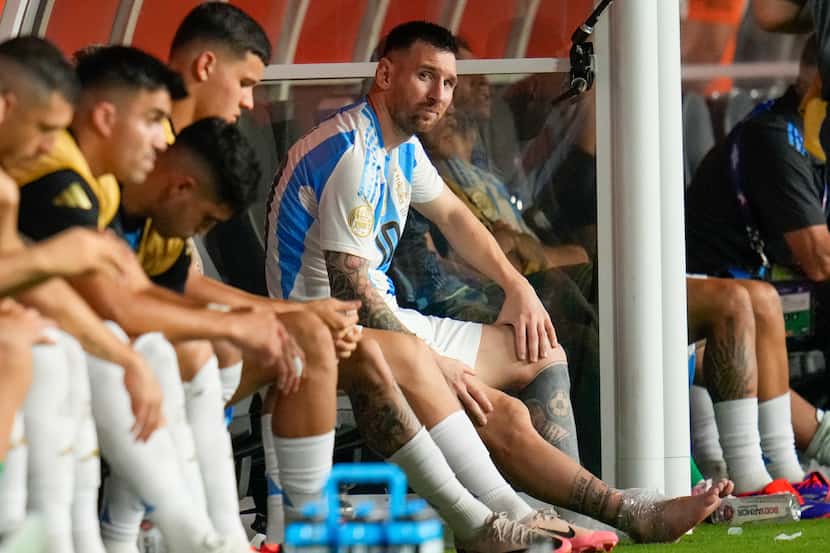 Lionel Messi debió abandonar el campo de juego por lesión en la final de Argentina vs....