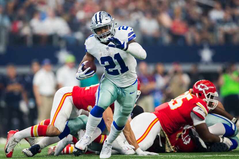 Dallas Cowboys running back Ezekiel Elliott (21) runs the ball during the first quarter of...