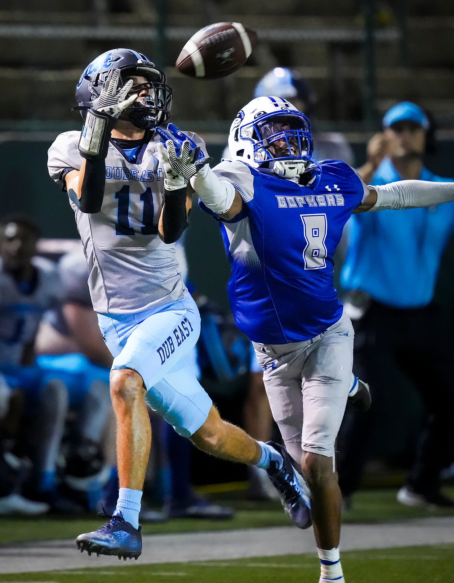 Wylie East wide receiver Amarean Porter (11) hauls in a 39-yard pass as Grand Prairie...