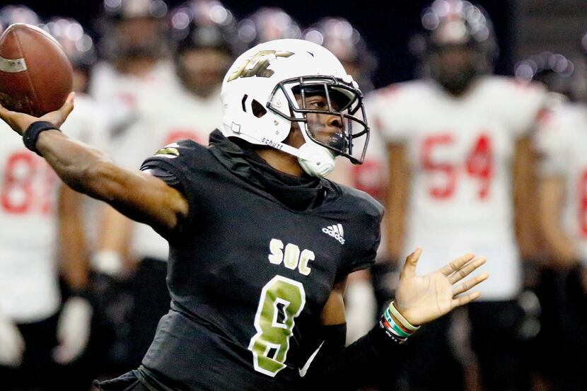 South Oak Cliff High School quarterback Kevin Henry-Jennings (8) throws for a completion...