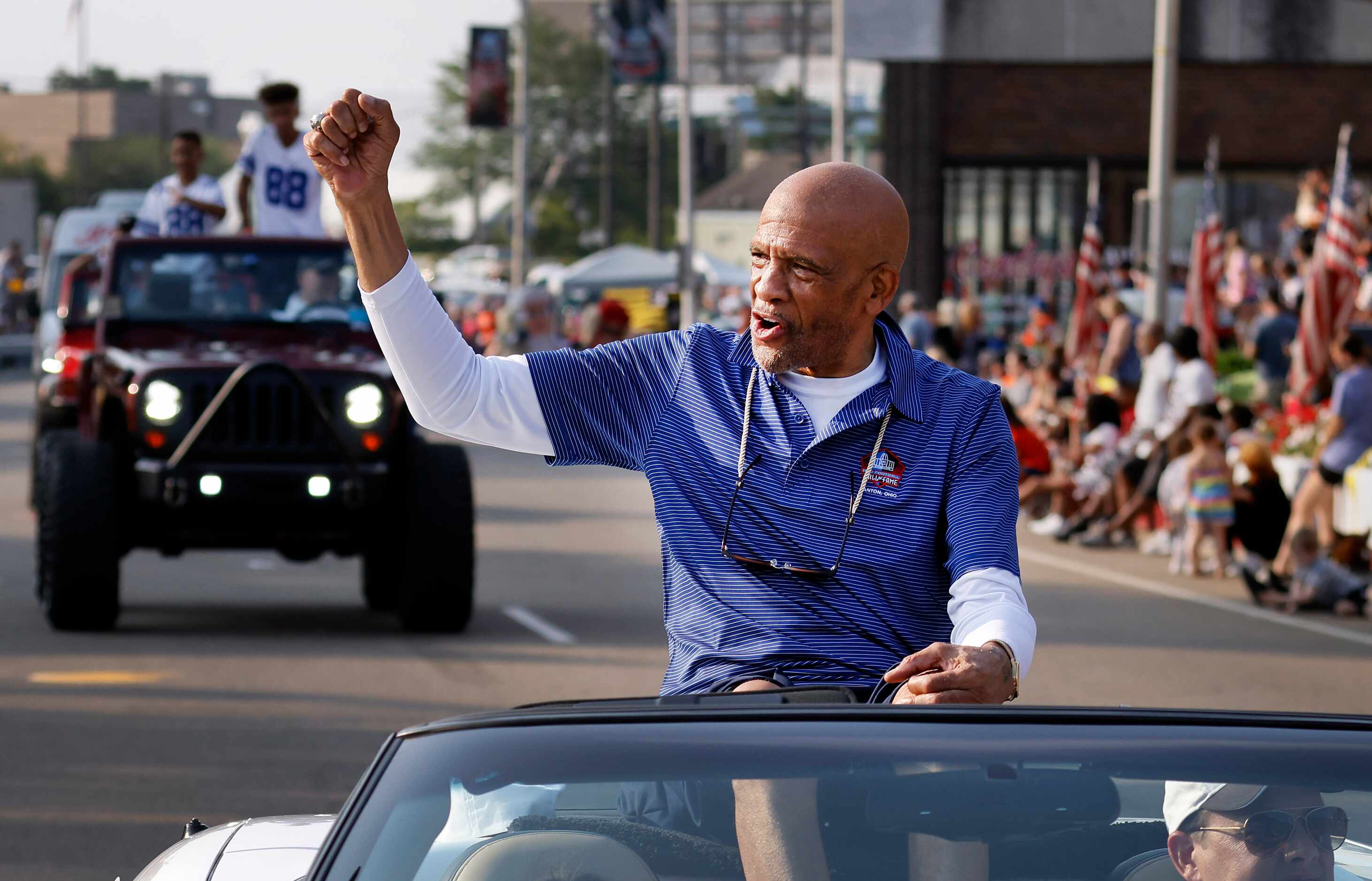 Dallas Cowboys Pro Football Hall of Fame inductee Drew Pearson fires up the fans along the...