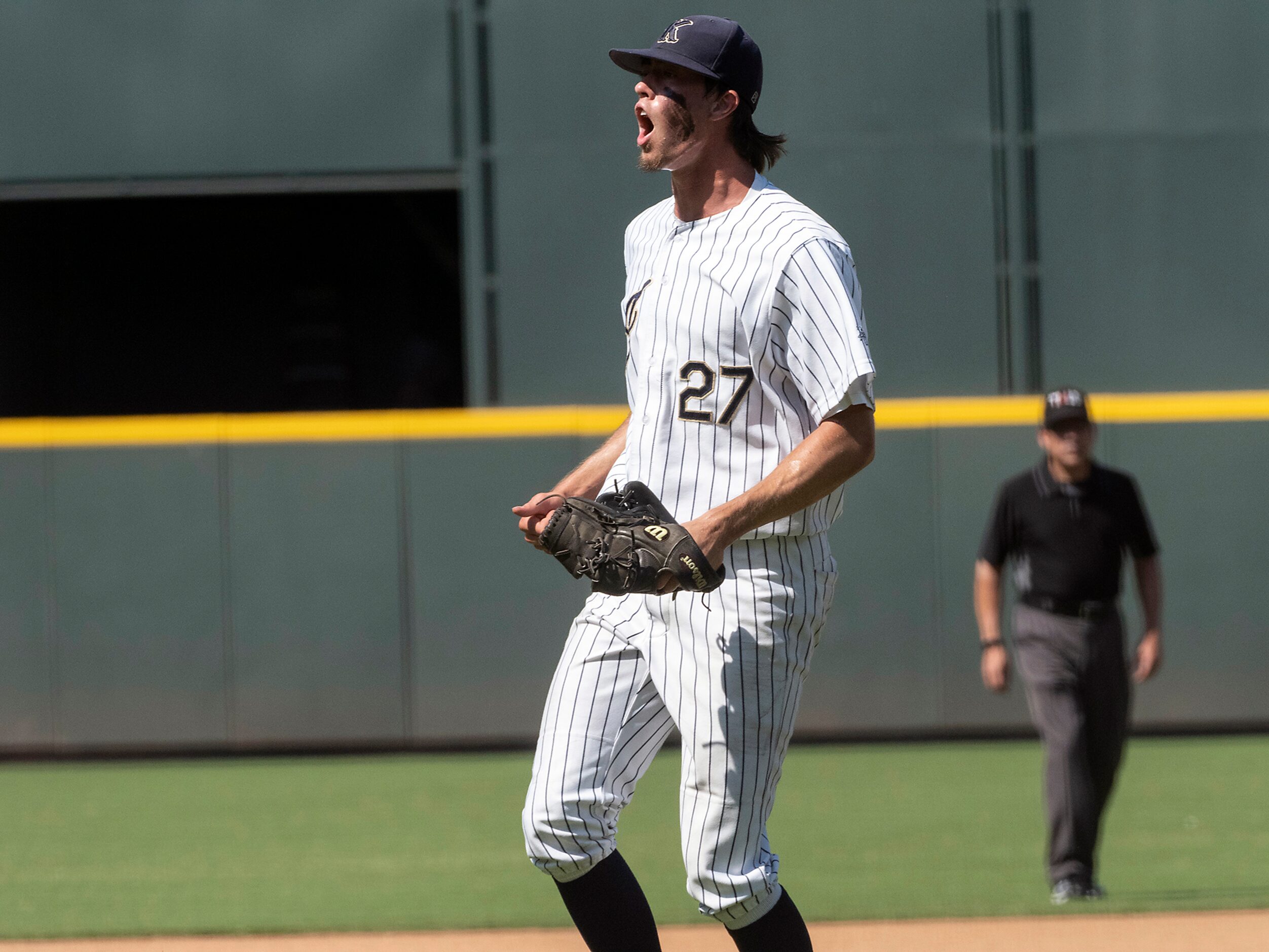 Keller Eric Hammond, (27), celebrates striking out Houston Strake Jesuit Trey Duffield, (9),...