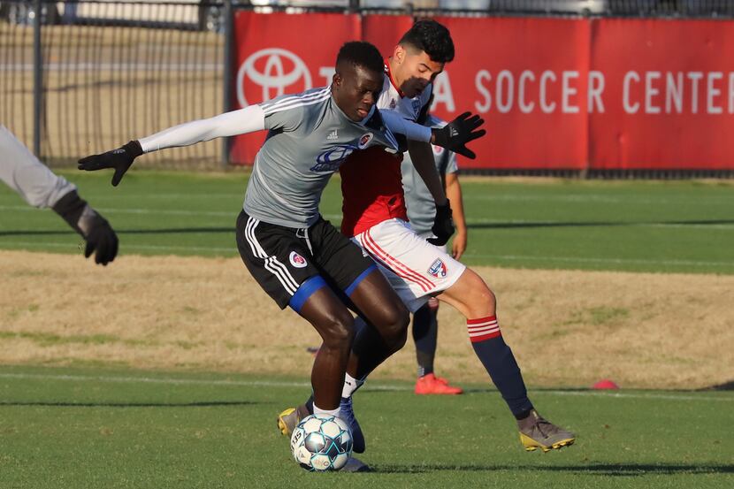 Alfusainey Jatta of North Texas SC (in grey) fights off Ricardo Pepi playing for the FCD...