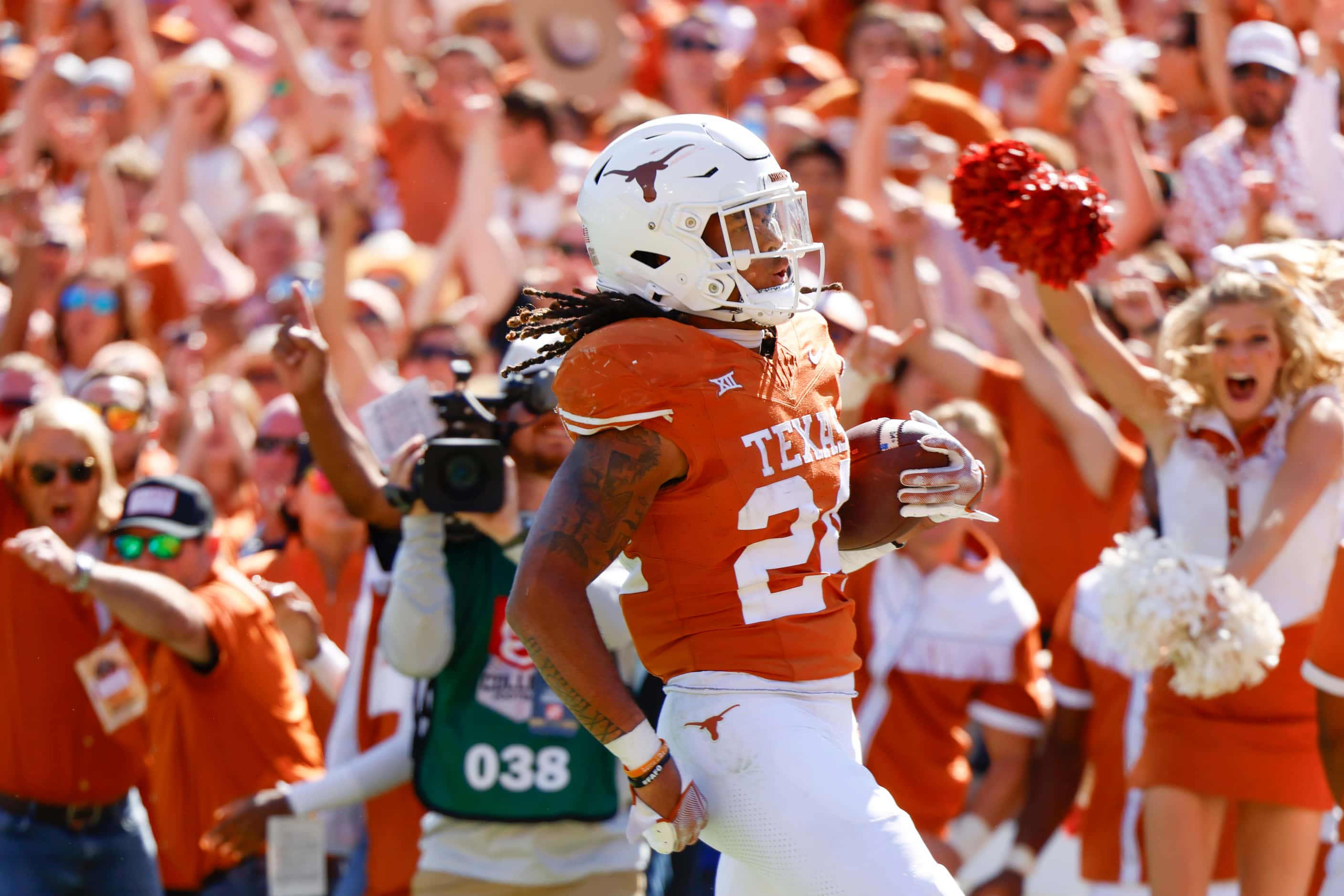 Texas running back Jonathon Brooks scores a touchdown during the second half of Red River...