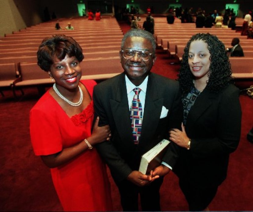 Hollis Brashear with his  two daughters, Teresa Brashear-Briscoe (left) and Enez Brashear.