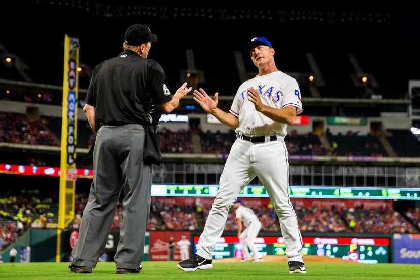 Texas Rangers manager Jeff Banister argues with umpire Jeff Kellogg after a double play...