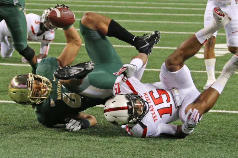 Baylor Bears wide receiver Levi Norwood (42) scores on a first quarter touchdown reception...