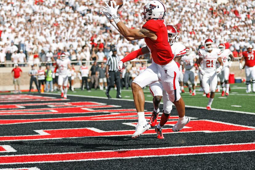 Texas Tech's Antoine Wesley (4) catches a pass in the end zone for a touchdown in front of...