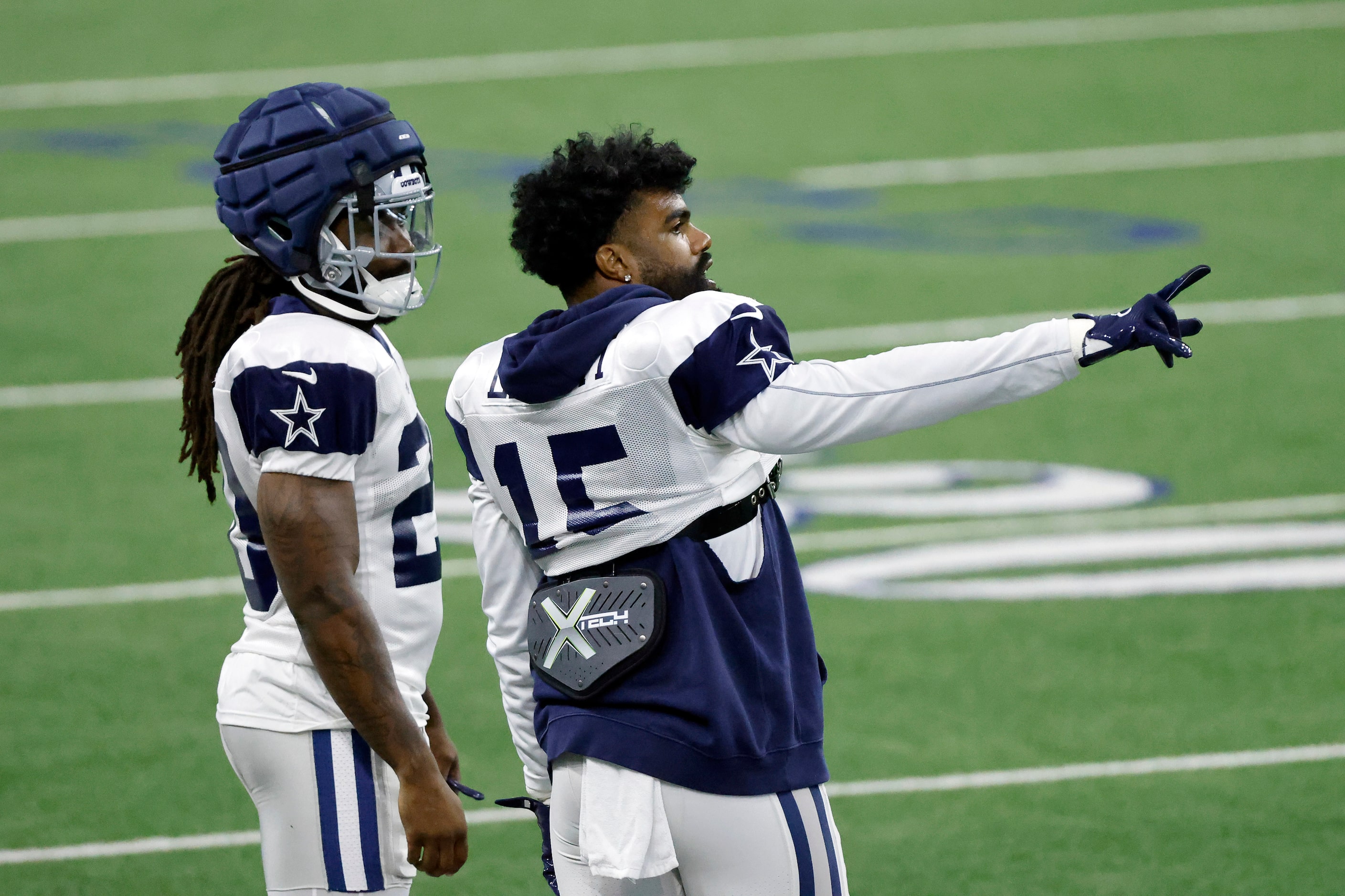 Dallas Cowboys running back Ezekiel Elliott (15) points out features of the Ford Center...