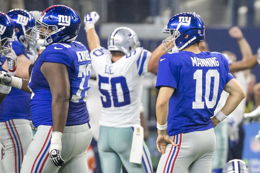 New York Giants quarterback Eli Manning (10) and offensive guard Marshall Newhouse (73)...