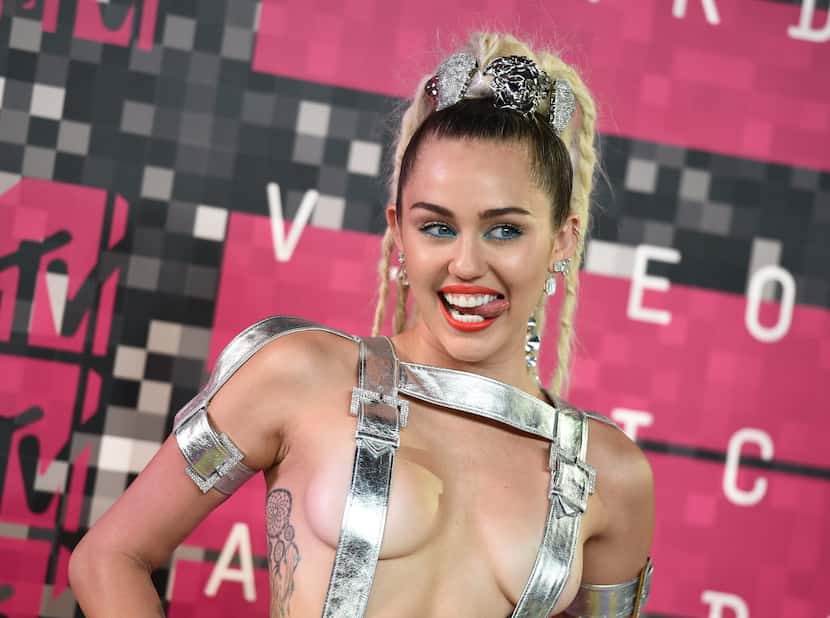 Miley Cyrus arrives at the MTV Video Music Awards at the Microsoft Theater on Sunday, Aug....