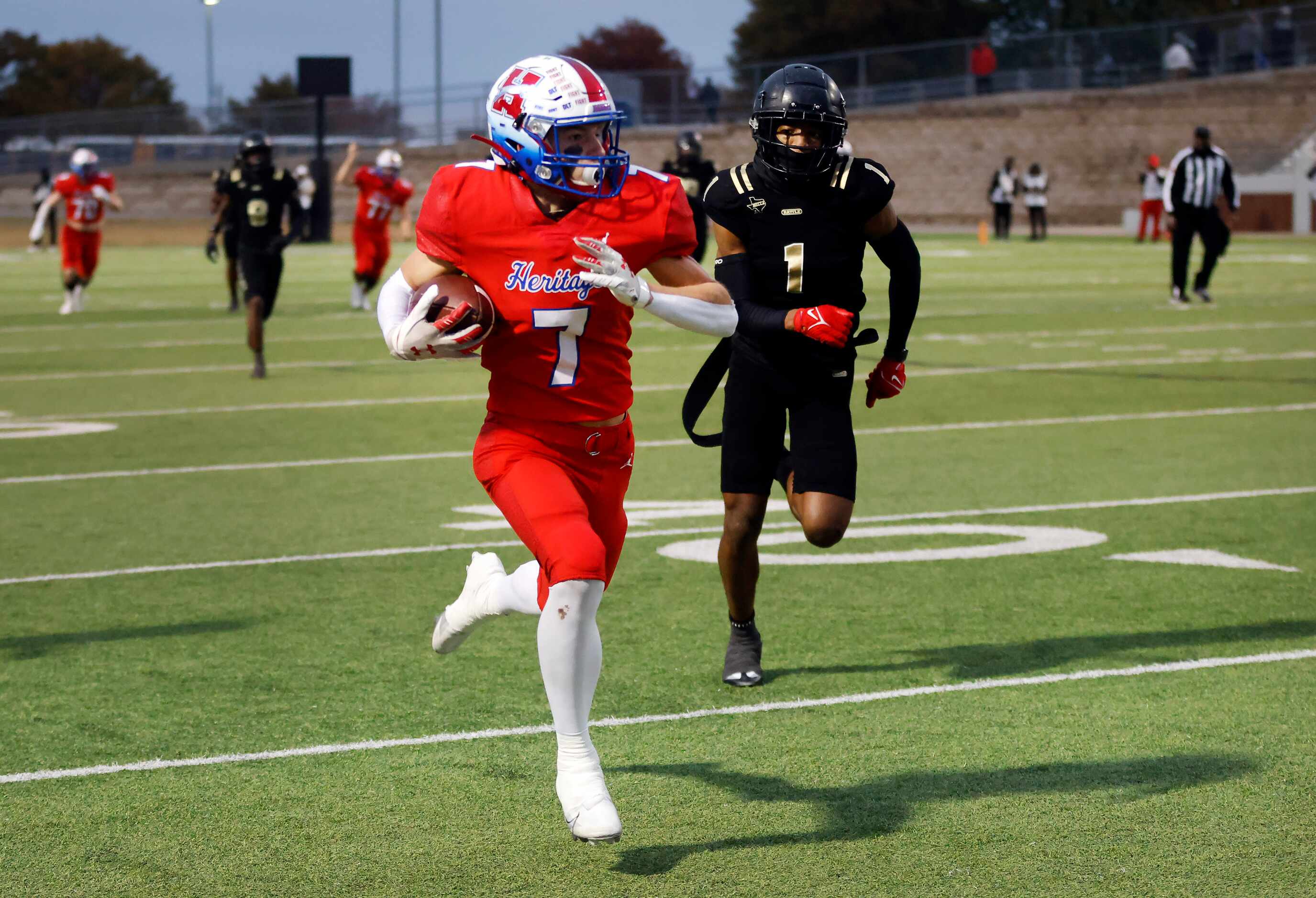 Midlothian Heritage wide receiver Stetson Sarratt 
(7) races down the field for a long catch...