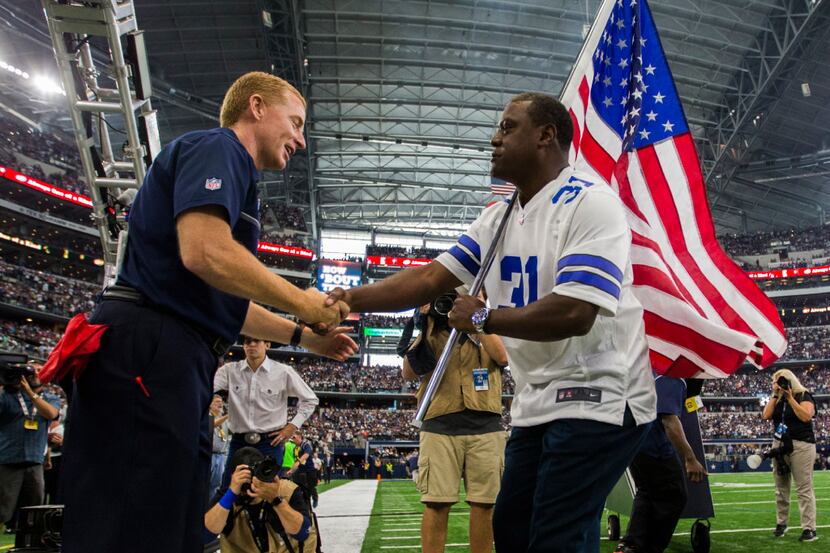 Former Dallas Cowboys free safety George Teague shakes hands with Dallas Cowboys head coach...