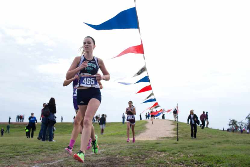 Carrollton Ranchview's Paulena Lynch (465) competes in the girls 3A run at the UIL State...