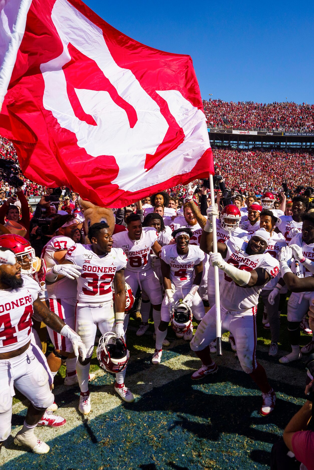 Oklahoma defensive lineman Neville Gallimore (90) plants the Sooners flag at the...