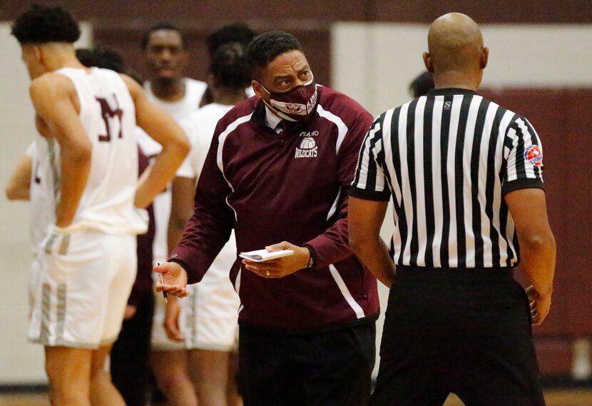 Plano Senior High School head coach Dean Christian questions a ref during a time out in the...