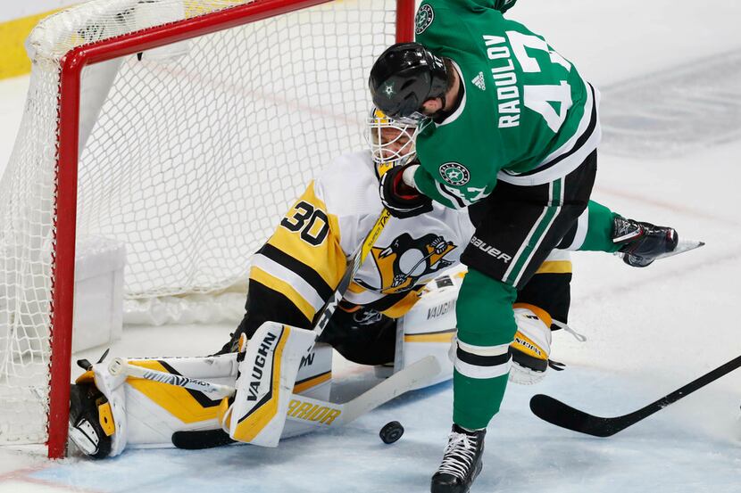 Pittsburgh Penguins goaltender Matt Murray (30) stops a shot by Dallas Stars right wing...