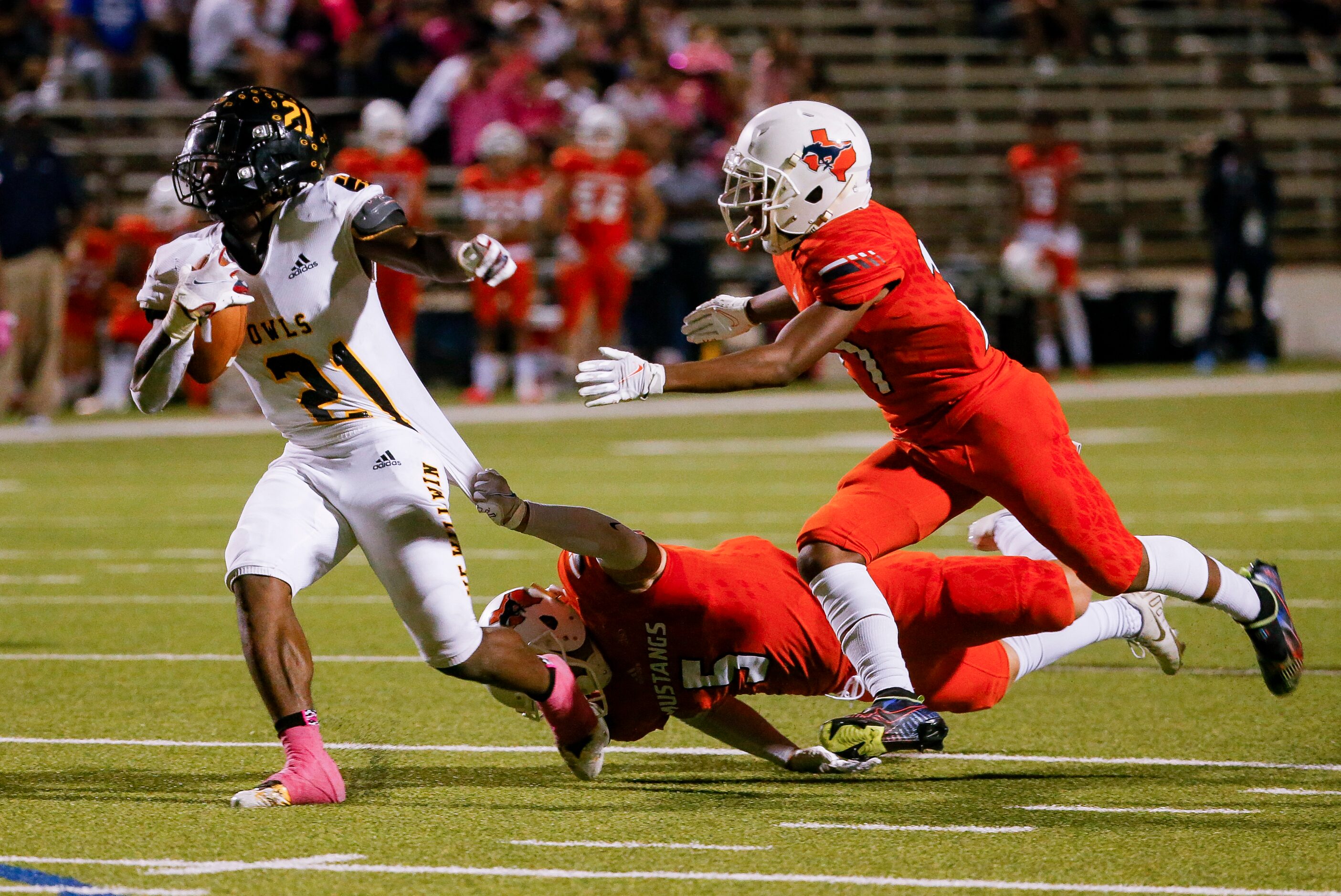 Sachse’s DB Levi Shirley (5) grabs Garland’s RB Jayshon Powers (21) jersey during the second...