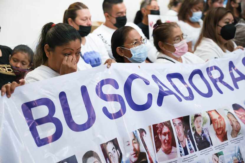 Foto de una marcha de buscadoras de hijos desaparecidos en México. Teresa Magueyal...
