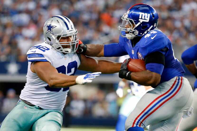 iDallas Cowboys defensive end Jeremy Mincey (92) tries to stop New York Giants running back...