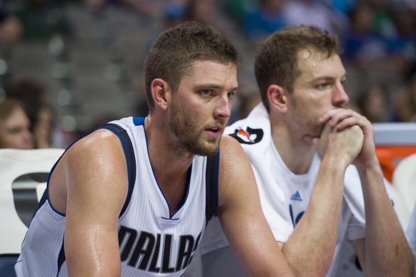 Mavericks forward Chandler Parsons (left) has been diagnosed with a meniscus tear that needs...