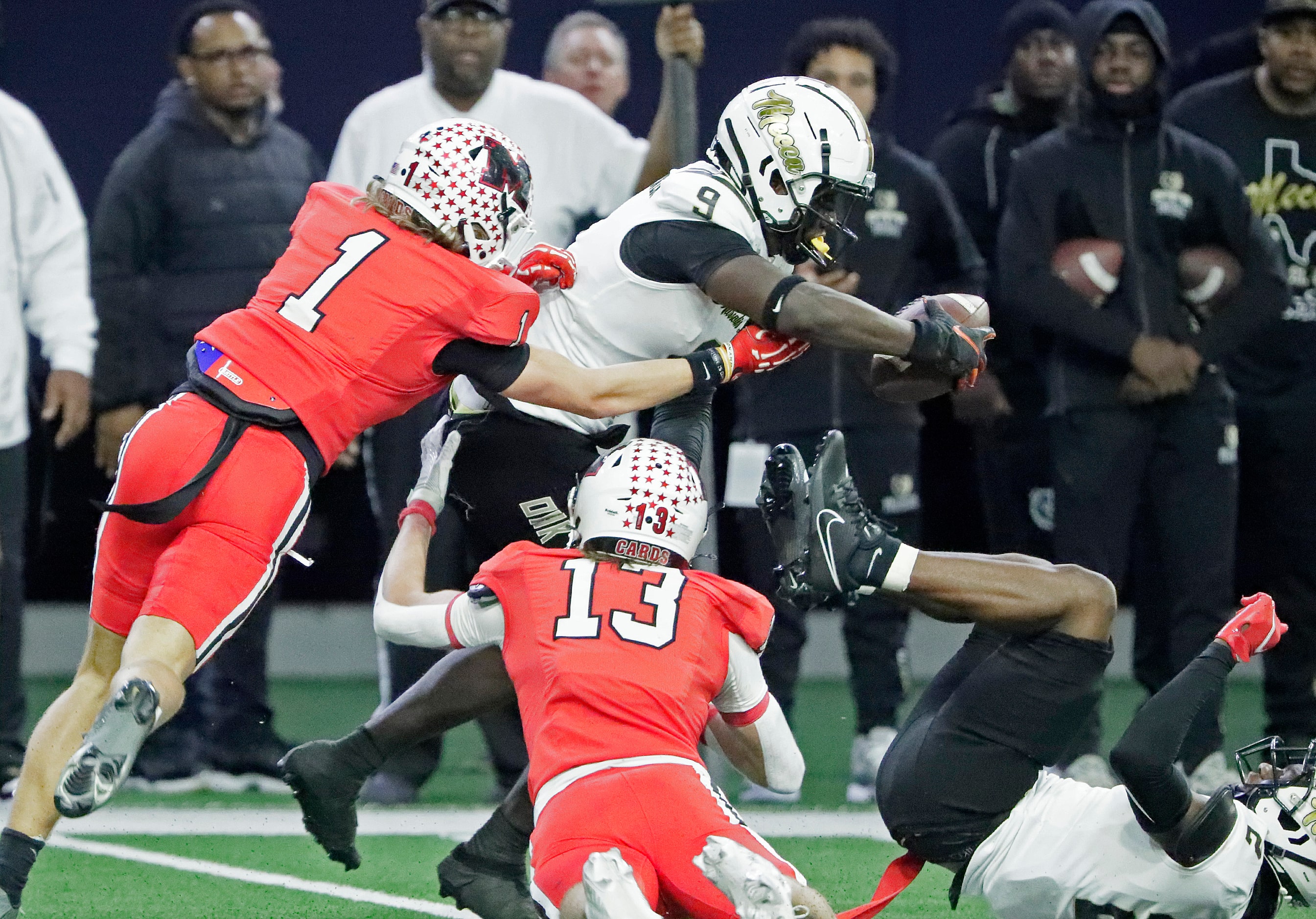 South Oak Cliff High School outside linebacker Jayden Shelton (9) runs with an interception ...