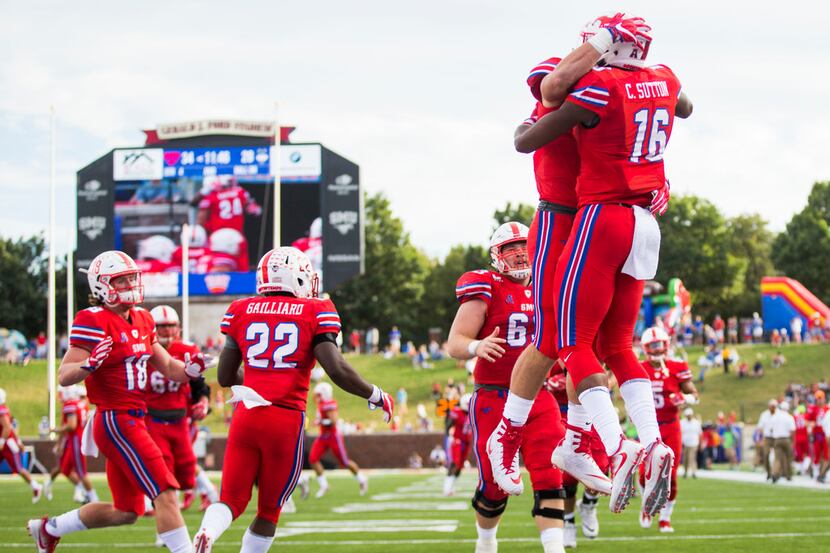 Southern Methodist Mustangs wide receiver Courtland Sutton (16) celebrates a touchdown with...