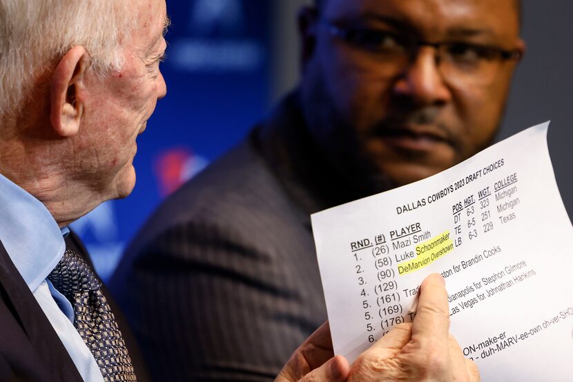 Dallas Cowboys owner Jerry Jones (left), points towards the DeMarvion Overshown, Cowboys...