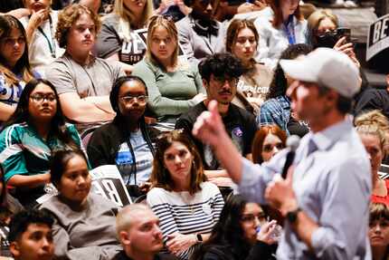 Students listen as Democratic gubernatorial candidate Beto O'Rourke speaks at Dallas College...