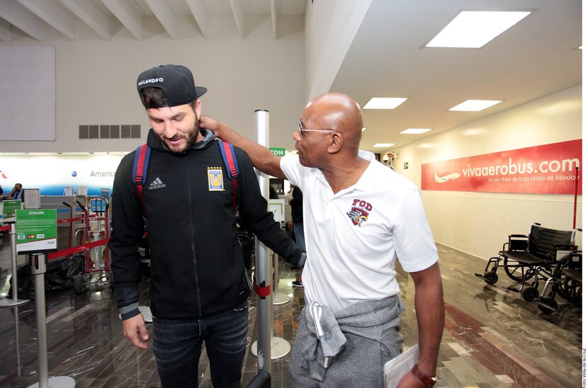 André-Pierre Gignac al momento de salir de Monterrey, rumbo a Texas. Foto AGENCIA REFORMA