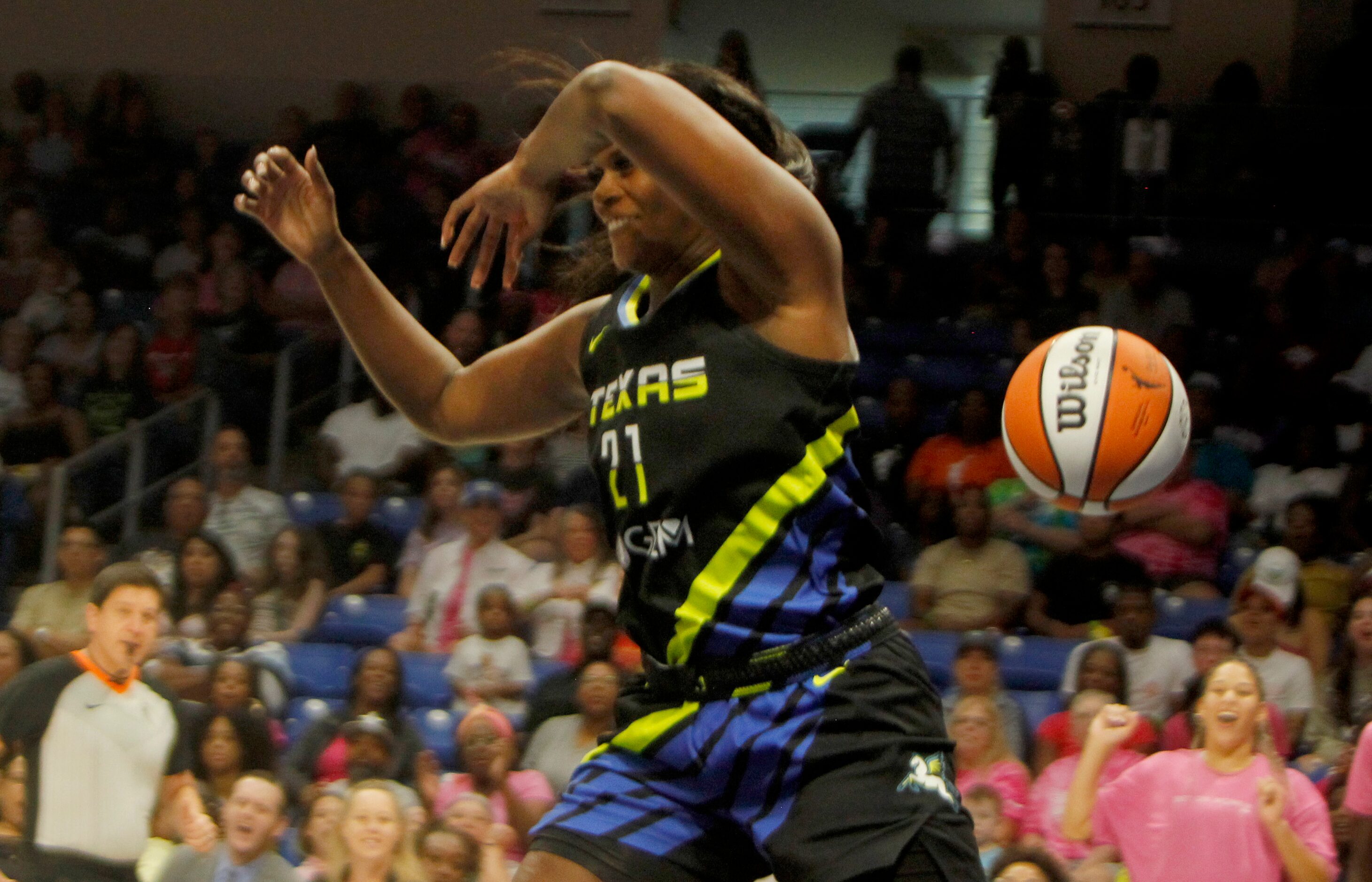 Dallas Wings center Kalani Brown (21) is unable to pull in a long pass during first half...