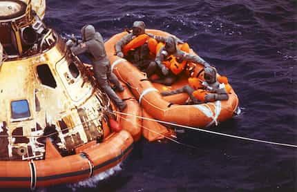 Clancy Hatleberg atendió a los astronautas de Apollo 11 en el océano y clausuró la cápsula...