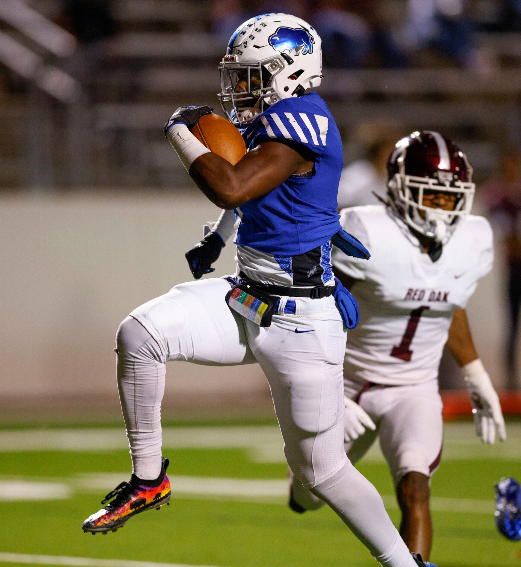 Midlothian running back De’ago Benson (7) high-steps into the end zone for touchdown ahead...