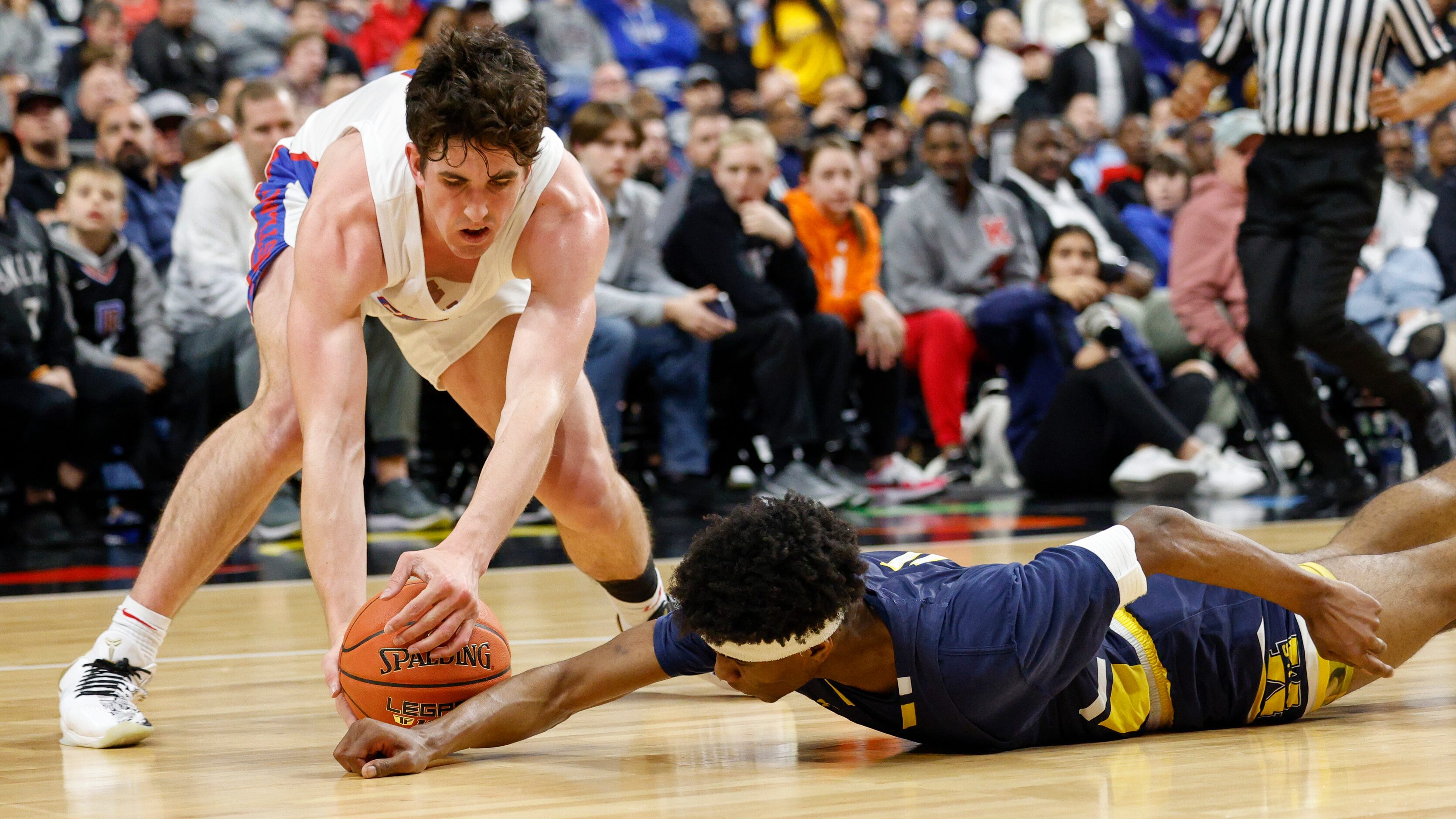 McKinney guard Ja'Kobe Walter (4) dives for a loose ball with Silsbee guard Traivious Haynes...