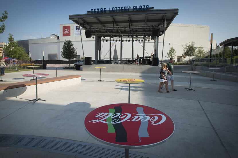 Demandantes afirman que la Texas Lottery Plaza no fue construida como se debía y, como...