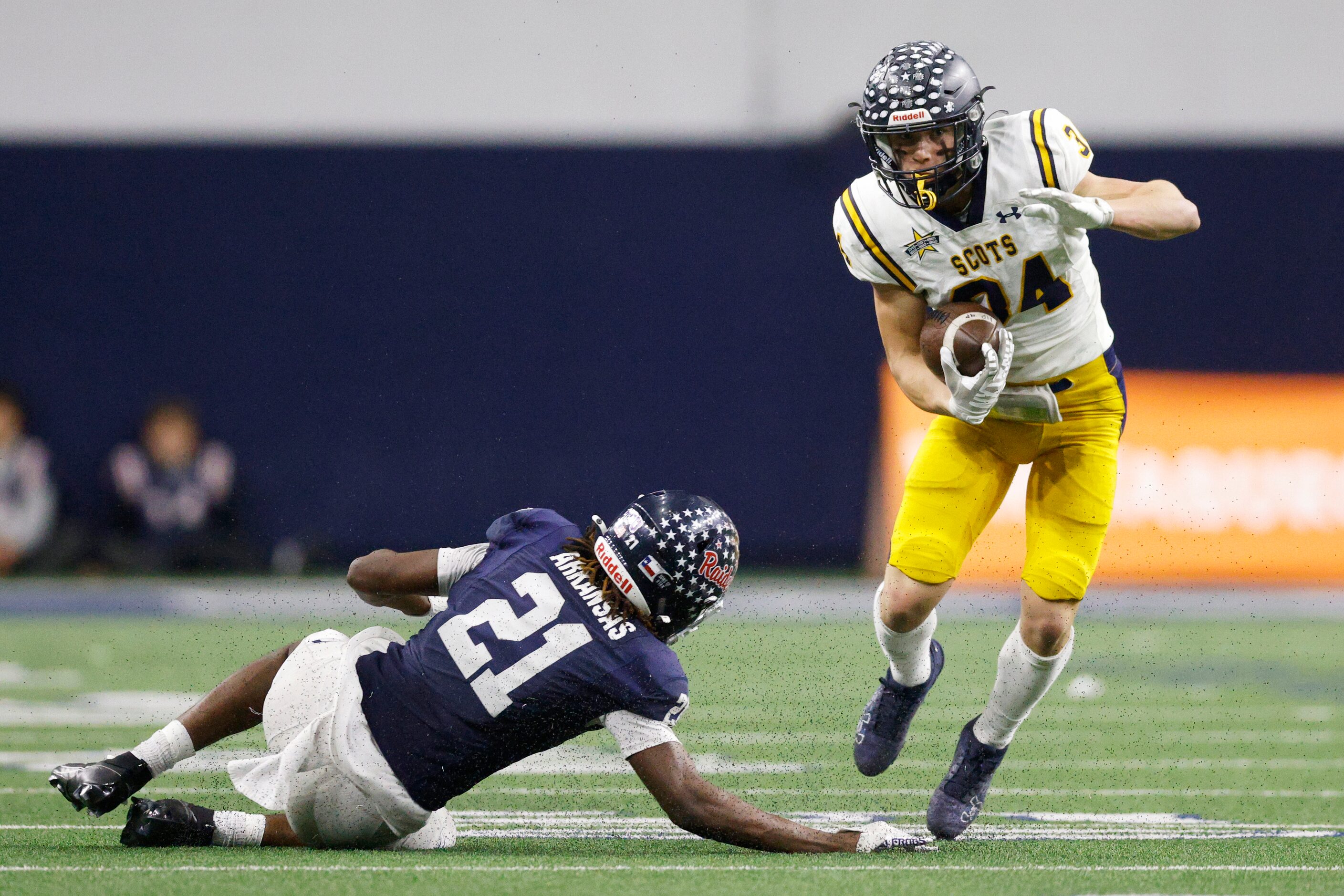 Highland Park running back Matthew White (34) cuts to make Denton Ryan linebacker Dillon...