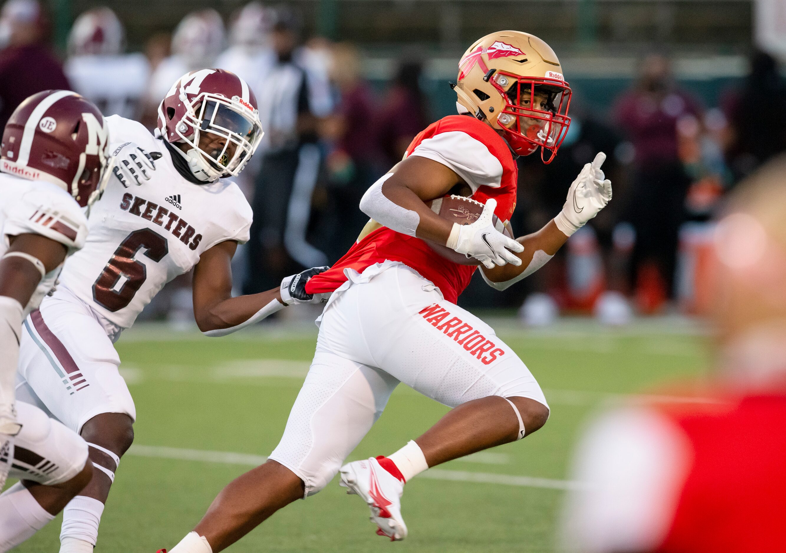 Mesquite junior defensive back Jaylin Broadus (6) tackles South Grand Prairie senior wide...