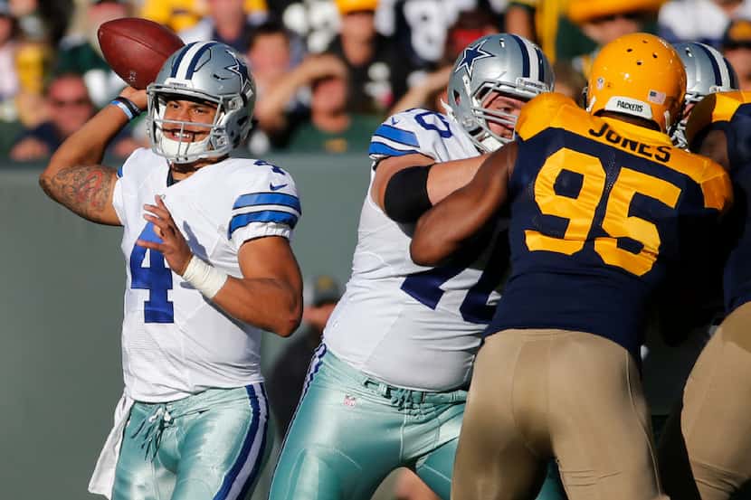Dallas Cowboys quarterback Dak Prescott (4) throws a first-quarter pass during the Dallas...