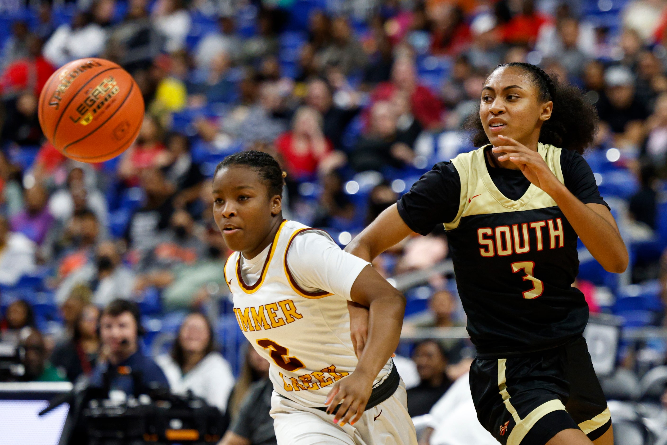 Humble Summer Creek guard Jayda Woods (2) and South Grand Prairie guard Taylor Barnes (3)...