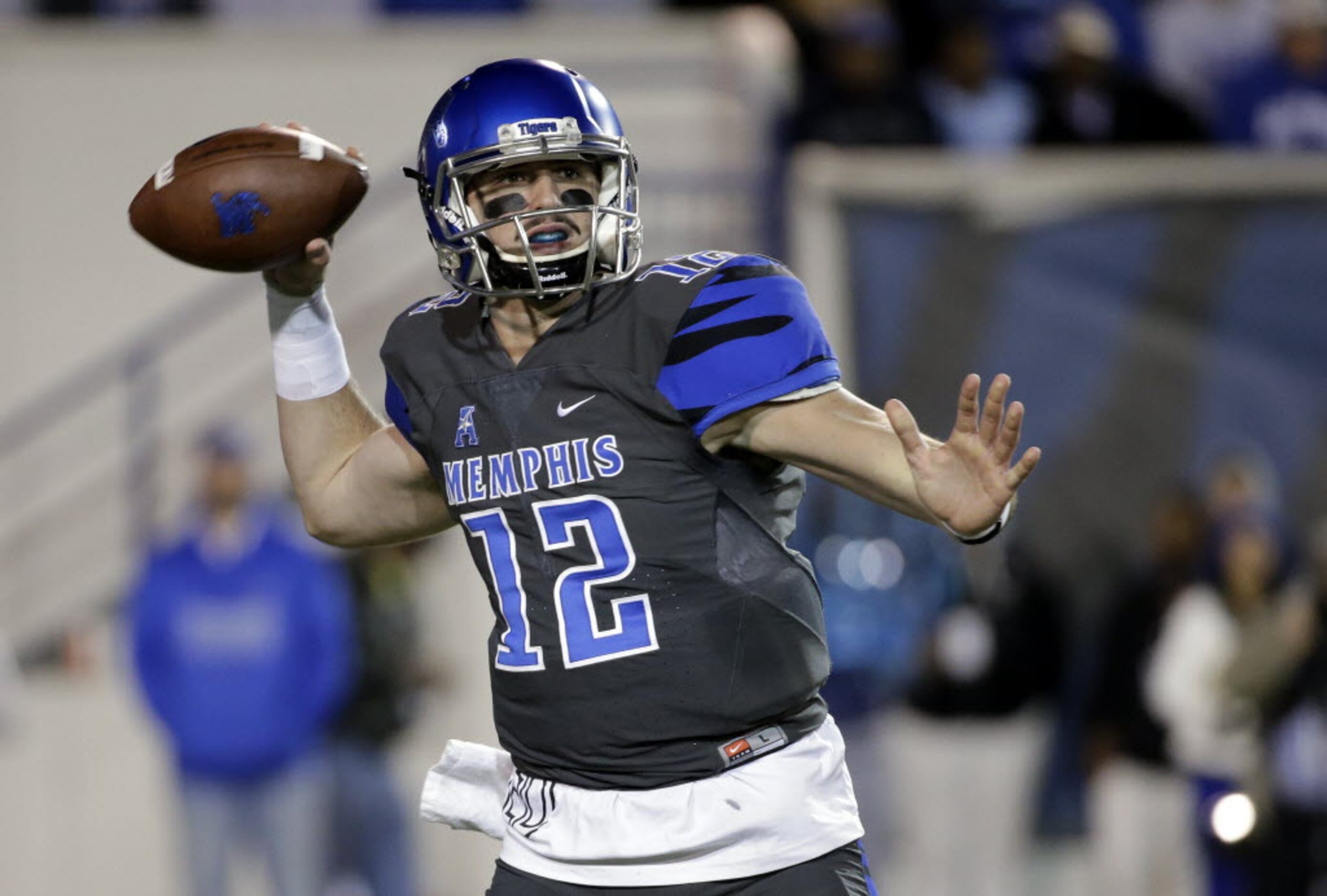 Paxton Lynch drafted by Broncos at No. 26 after team trades up