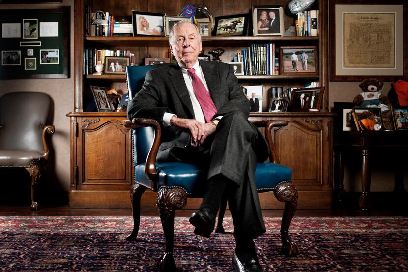  T. Boone Pickens Jr. in his Dallas office, Jan 12, 2010. (Matt Nager/The New York Times)