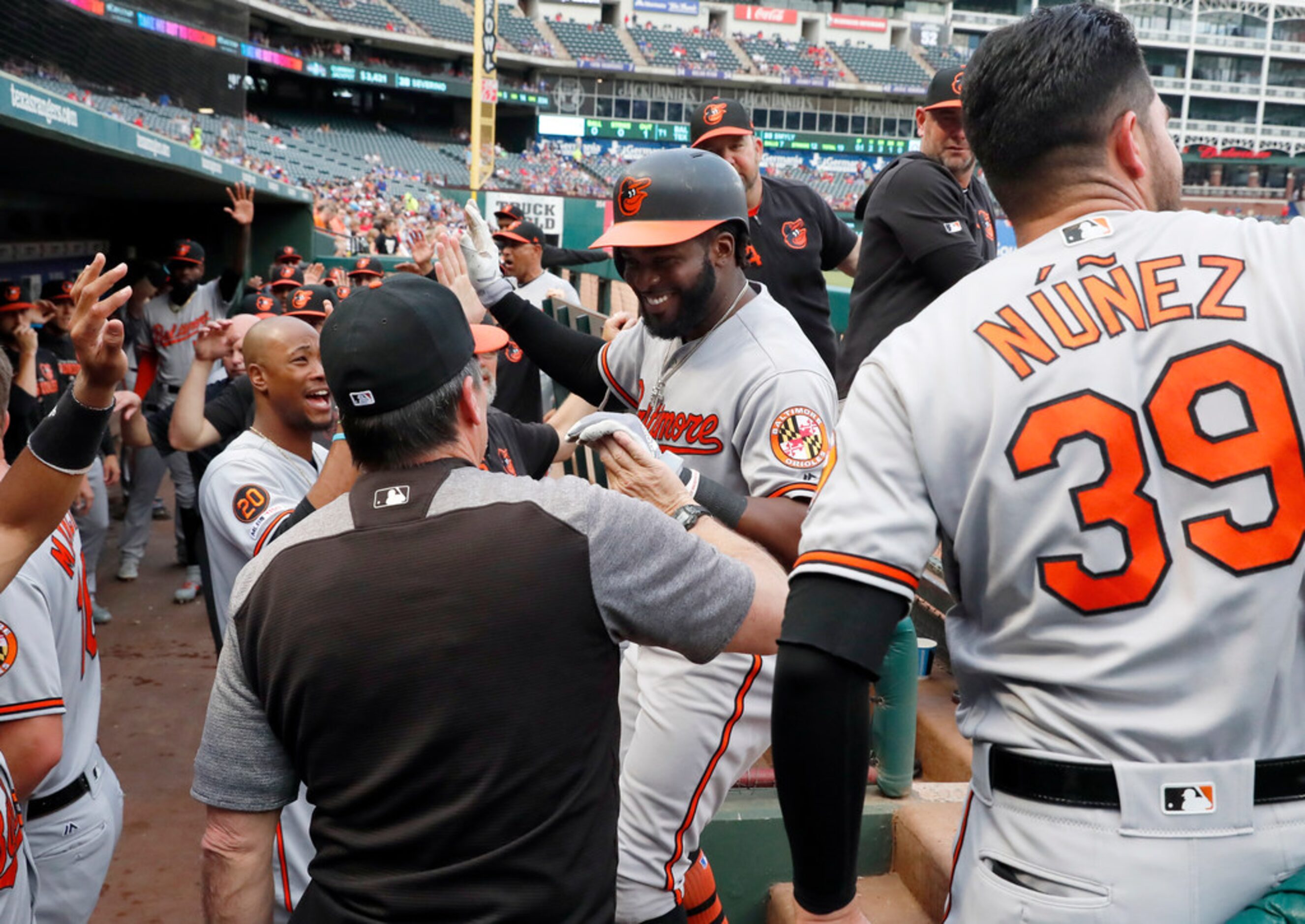 CORRECTS TO DWIGHT SMITH JR., INSTEAD OF ADLEY RUTSCHMAN - Baltimore Orioles' Dwight Smith...