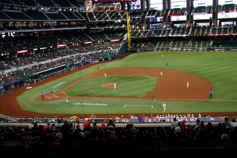 El Globe Life Field de Arlington fue inaugurado el año pasado y todavía no registra un lleno...