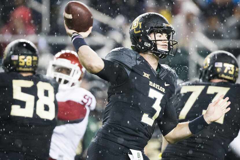 Baylor Bears quarterback Jarrett Stidham (3) throws a pass during the first half of an NCAA...