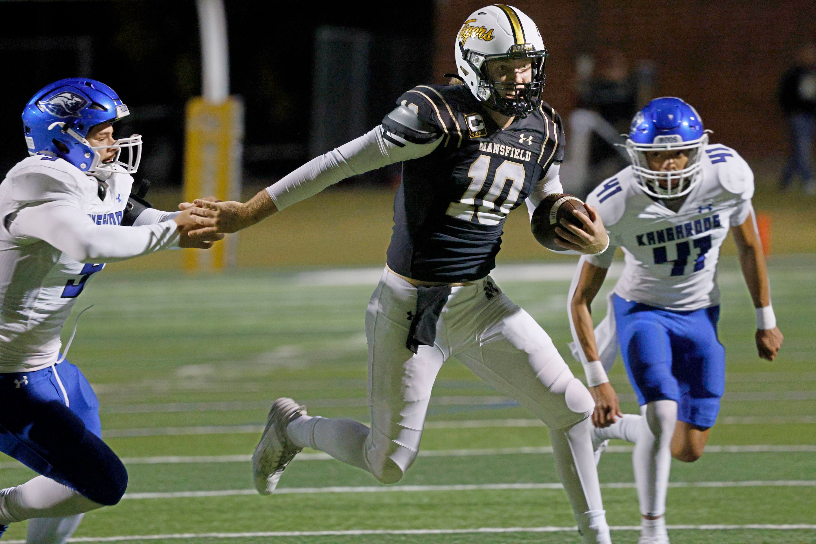 Mansfield's quarterback Braxton Van Cleave (10) carries the ball against Weatherford's Liam...