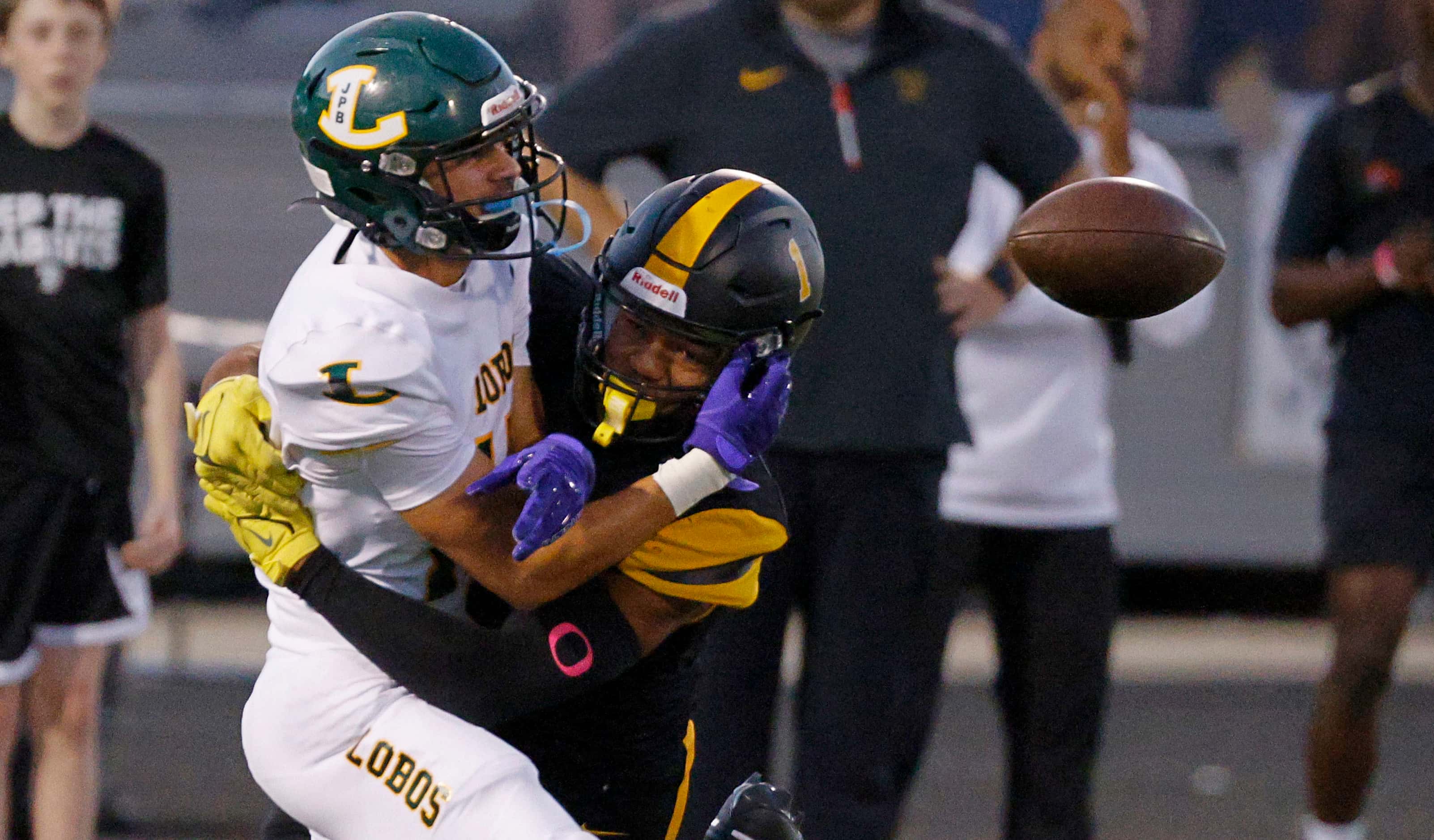 Longview's Ethan Harrison (17) fails to make the catch against Forney's Aaron Flowers (1)...