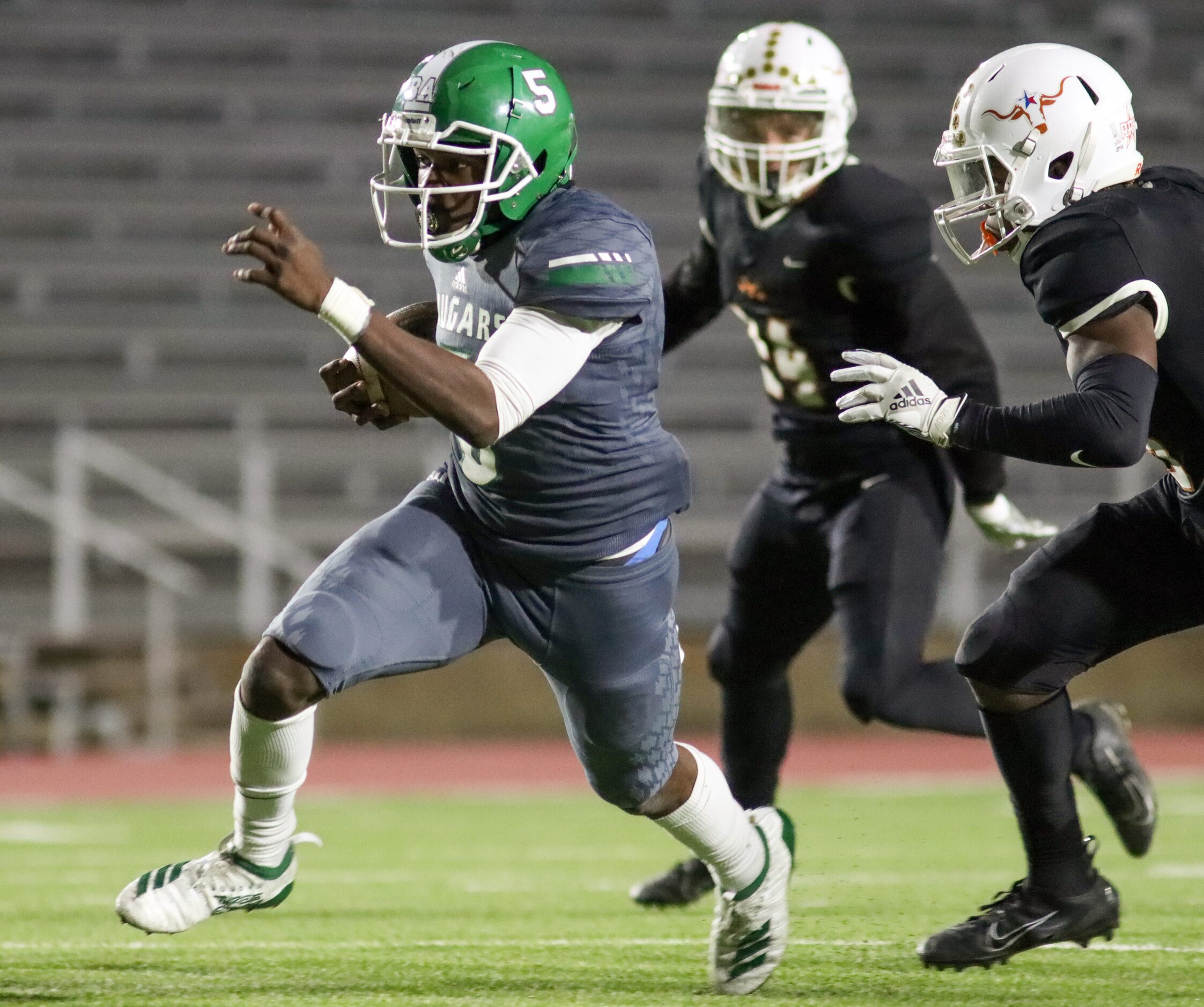 Bryan Adams running back Antoine Murphy (5) runs for a touchdown against W.T. White...