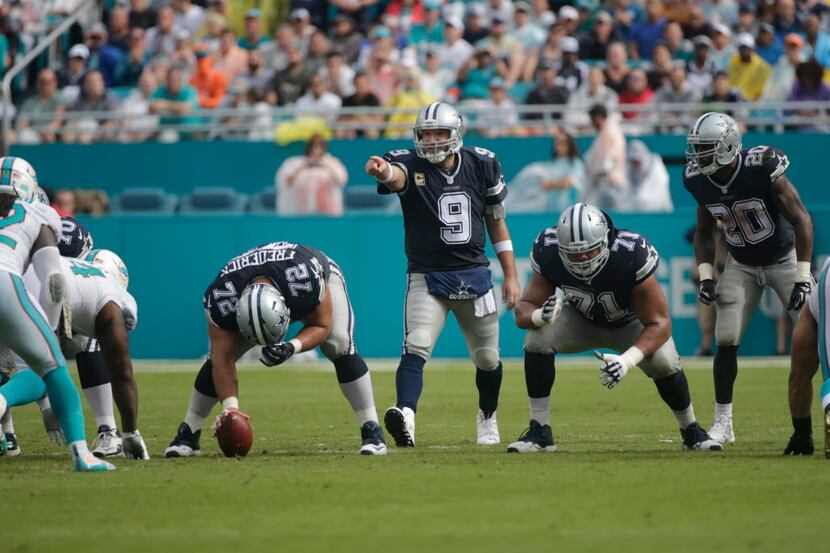 Dallas Cowboys quarterback Tony Romo (9) calls a play during the first half of an NFL...