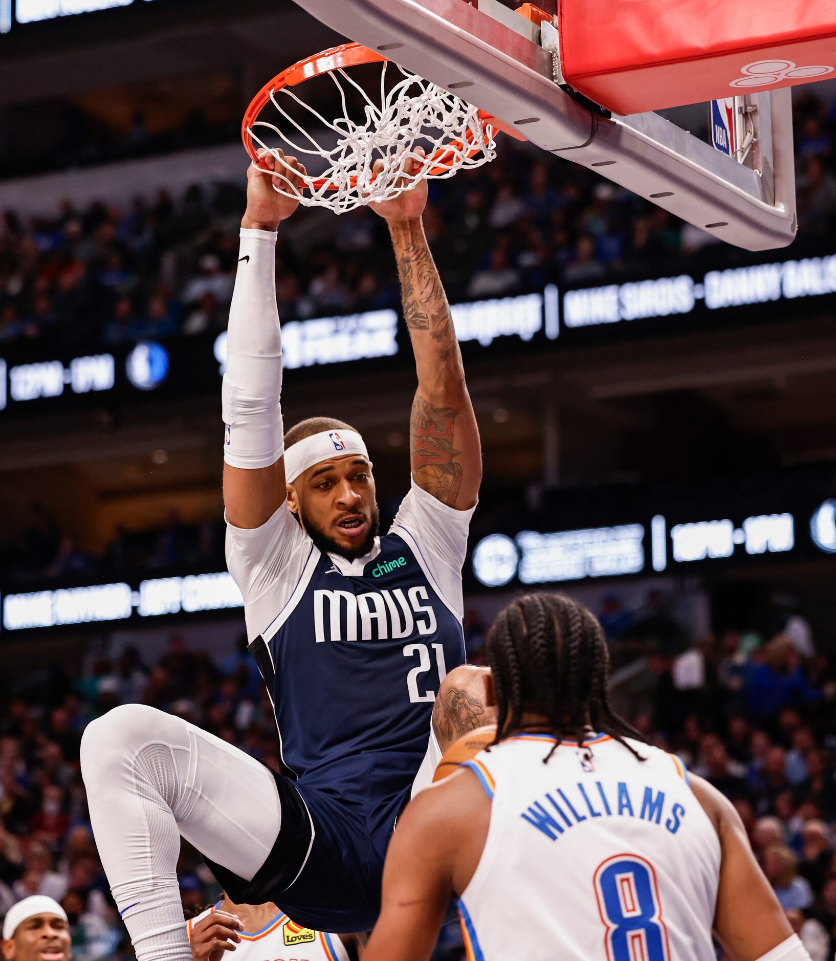 Dallas Mavericks center Daniel Gafford (21) dunks the ball over Oklahoma City Thunder...