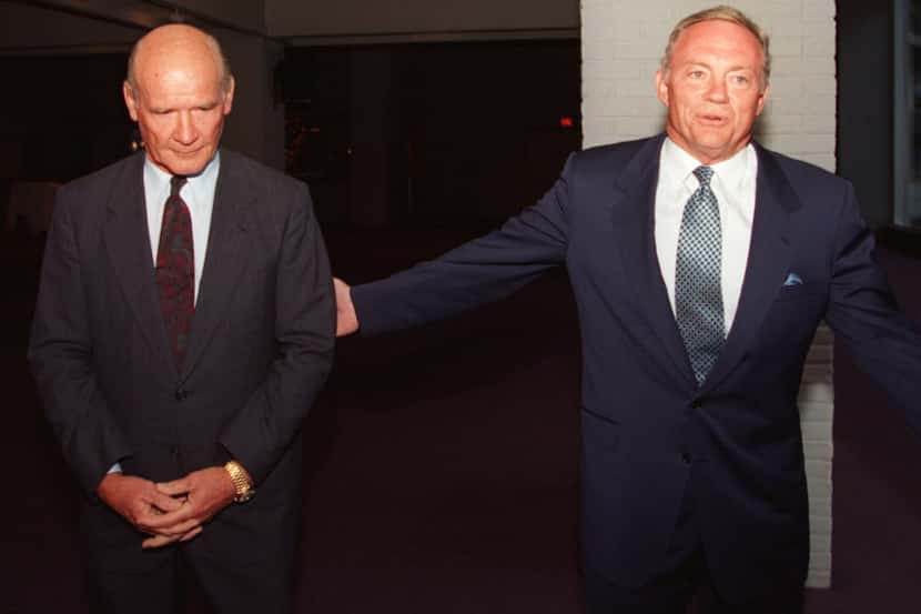 ORG XMIT: S1198B875 7-20-93.. (right) Dallas Cowboys owner Jerry Jones with former Dallas...
